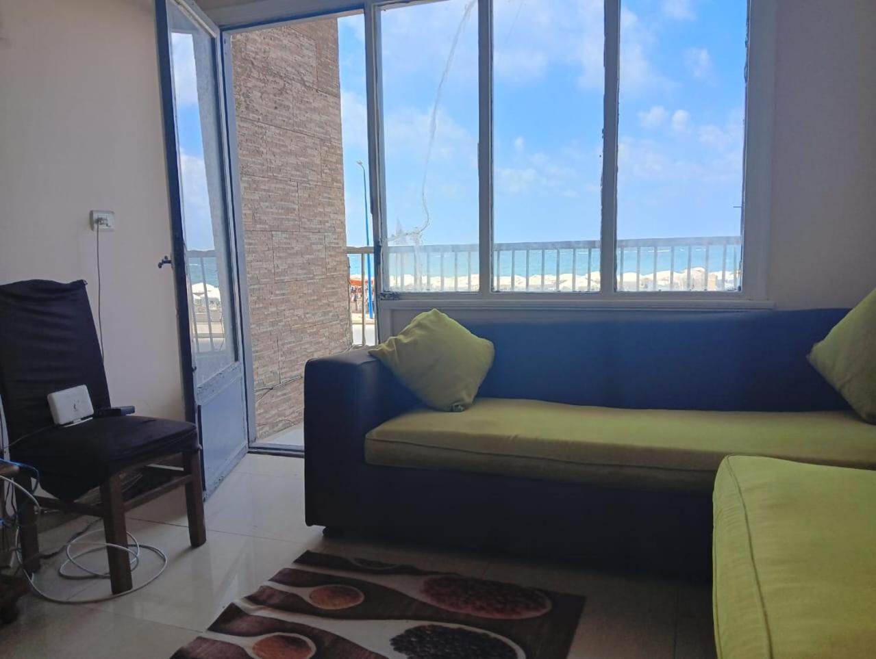 Apartment علي البحر مباشرة في المندرة Alexandria